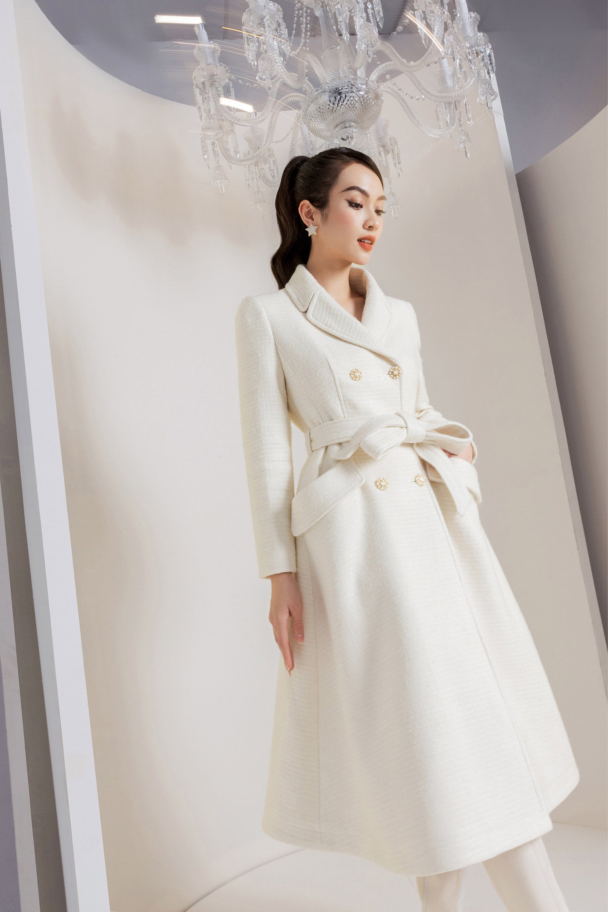 Mona Louise White A-Line Coat – DeTHEIA