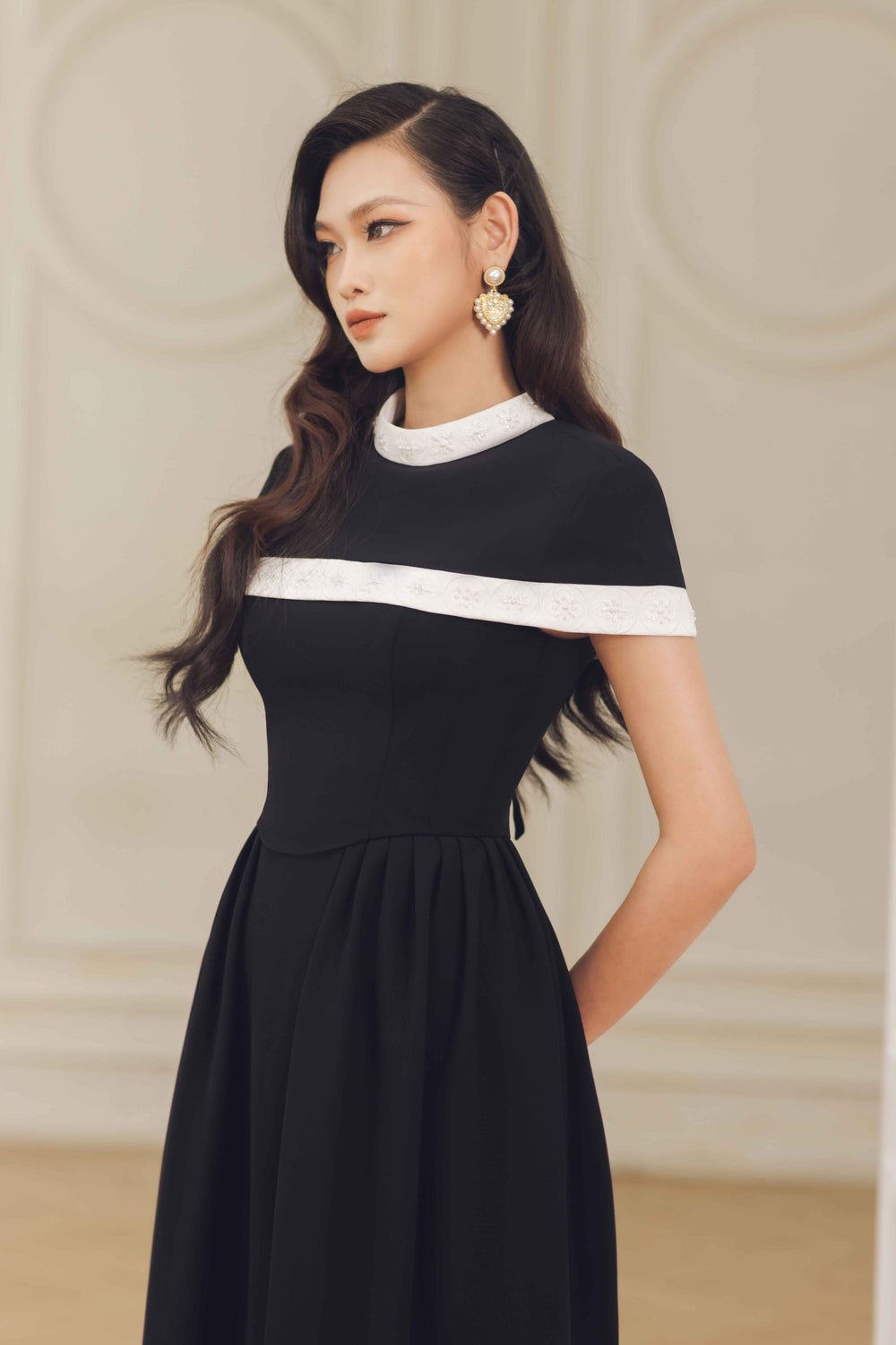 resized_Dam-thiet-ke-sang-trong-di-tiec-cao-cap-thuong-hieu-DeTHEIA (21)